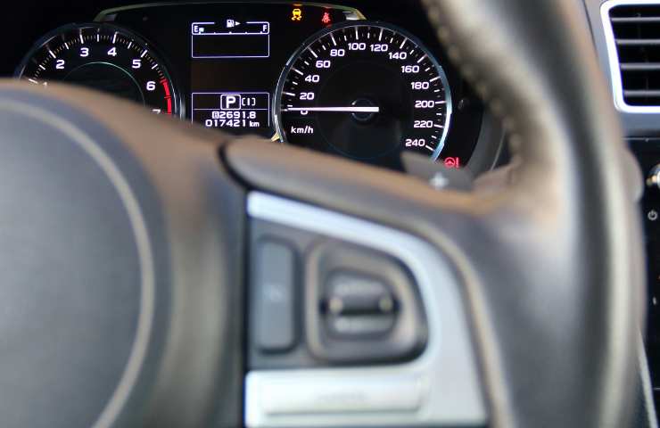 volante e cruscotto auto