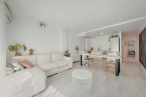 cucina e soggiorno luminosi