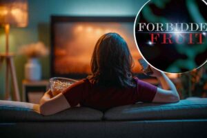 donna guarda tv forbidden fruit