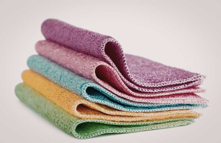 panni colorati in microfibra